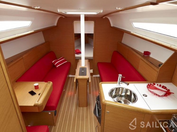 Sun Odyssey 33i - Yacht Charter Sailica