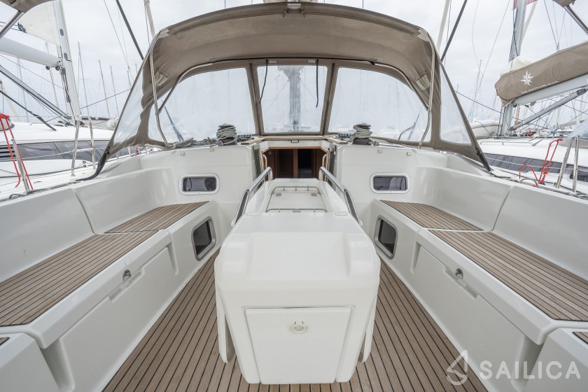 Sun Odyssey 519 - Yacht Charter Sailica