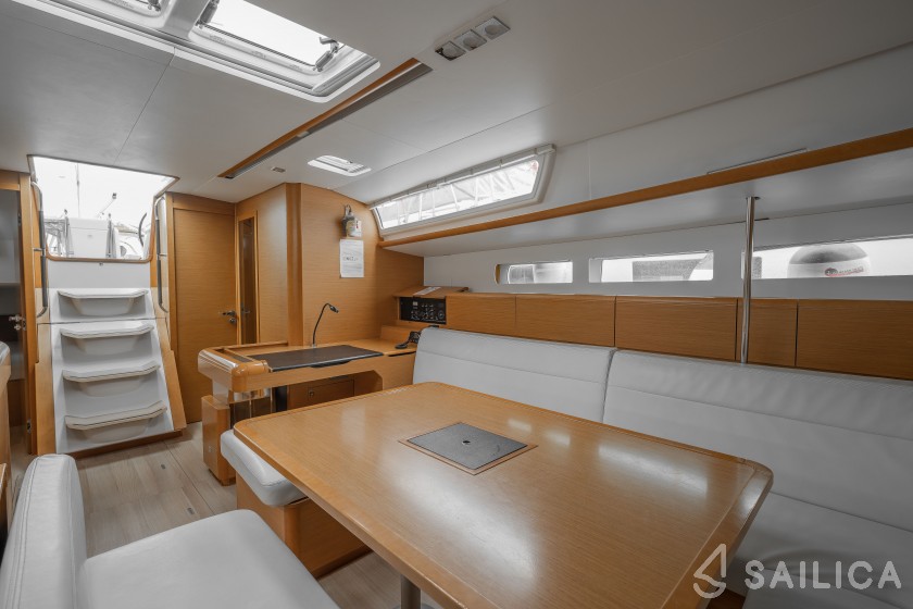 Sun Odyssey 519 - Yacht Charter Sailica