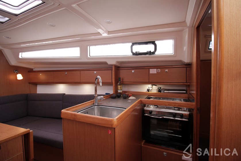Bavaria 33 Cruiser - Yacht Charter Sailica