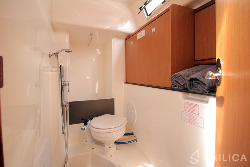 Bavaria 33 Cruiser - Yacht Charter Sailica