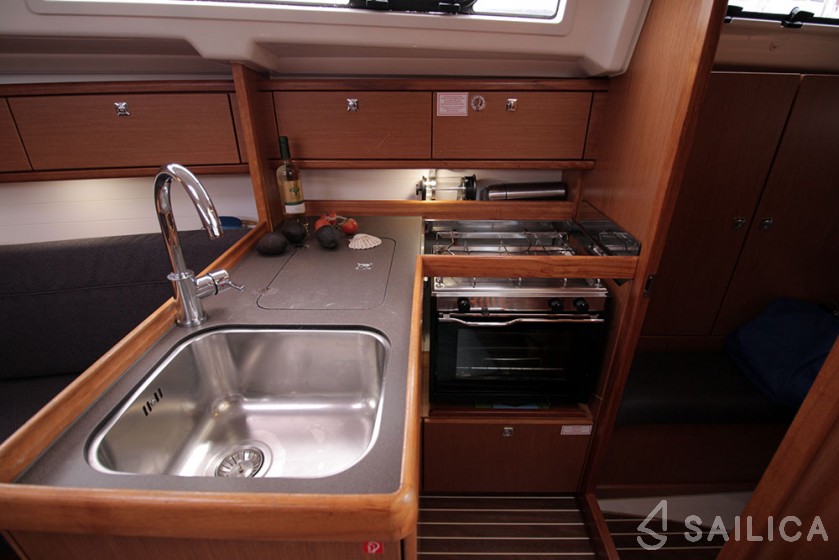 Bavaria 33 Cruiser - Yacht Charter Sailica