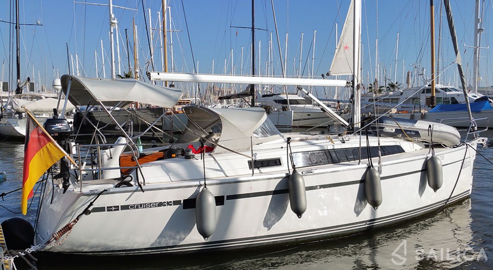 Bavaria 33 Cruiser - Yacht Charter Sailica