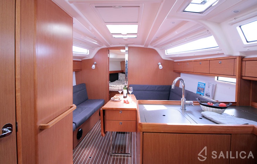 Bavaria 37 Cruiser - Yacht Charter Sailica