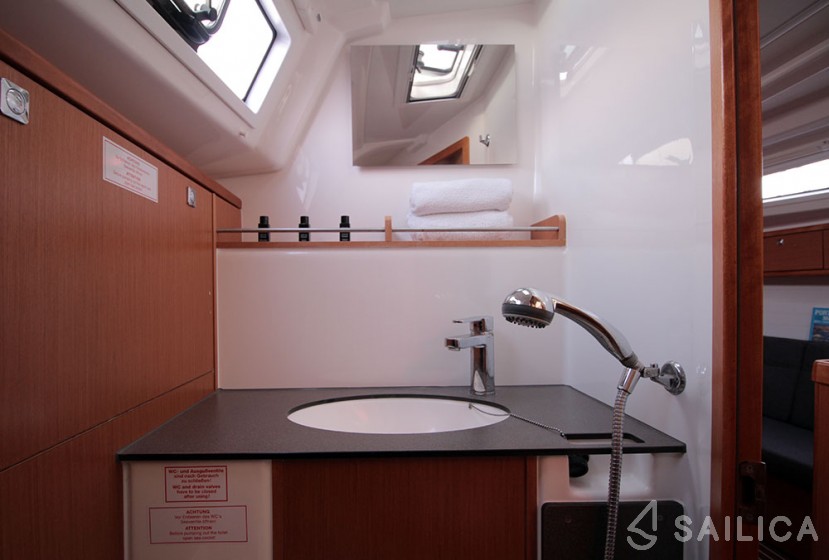 Bavaria 37 Cruiser - Yacht Charter Sailica