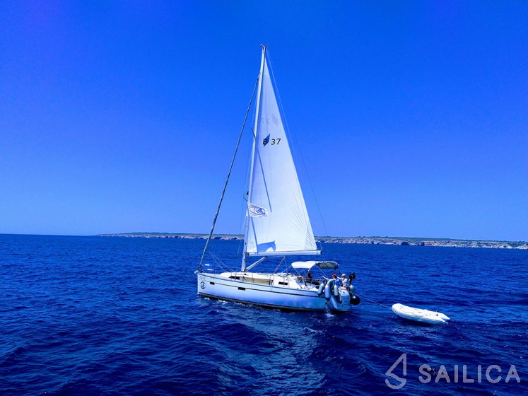Bavaria 37 Cruiser - Yacht Charter Sailica