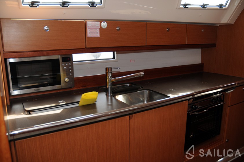 Bavaria 40 Cruiser - Yacht Charter Sailica