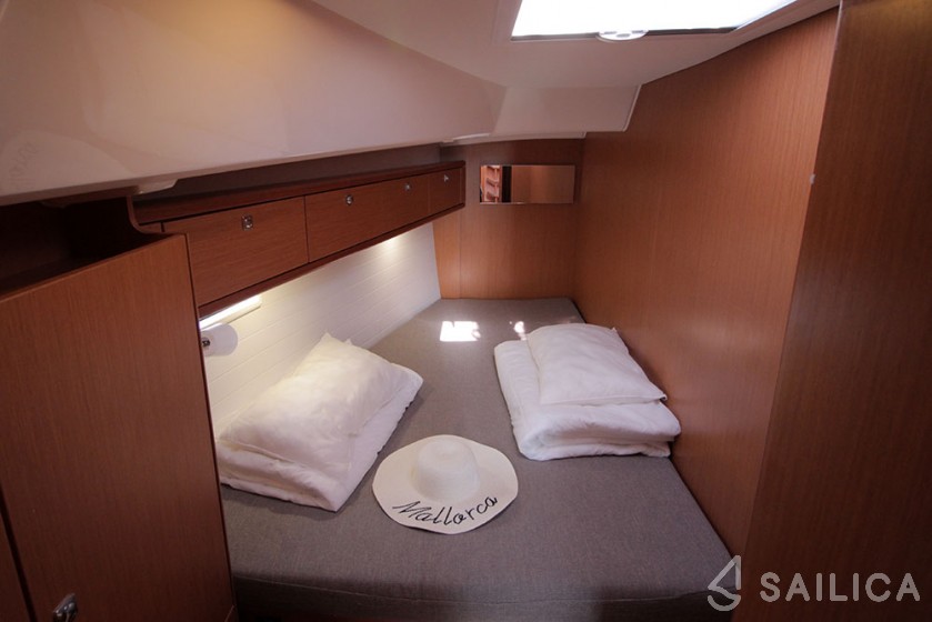 Bavaria 46 Cruiser - Yacht Charter Sailica