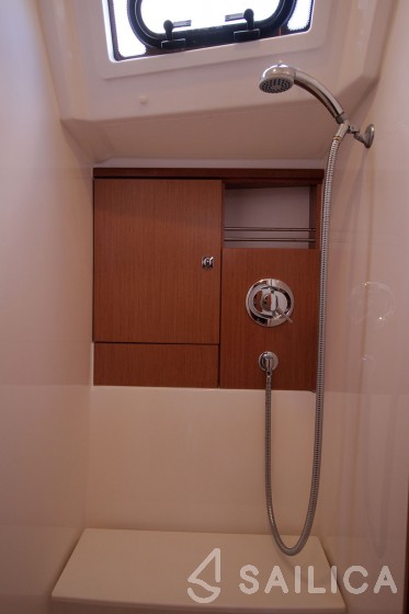 Bavaria 46 Cruiser - Yacht Charter Sailica