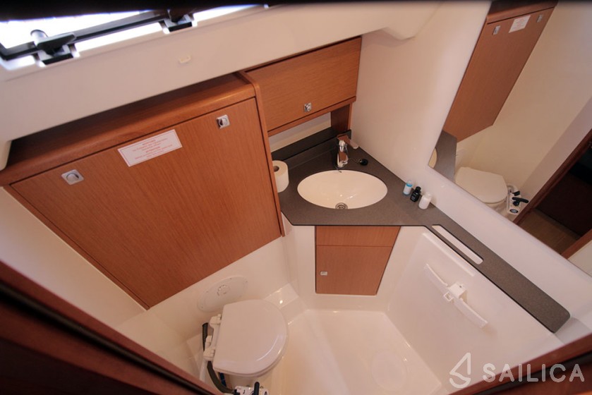 Bavaria 46 Cruiser - Yacht Charter Sailica