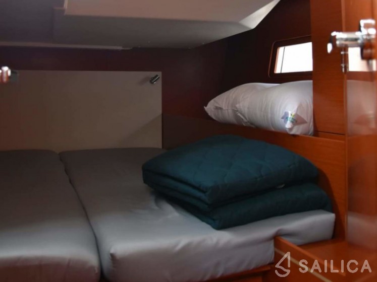 Oceanis 51.1 - Yacht Charter Sailica