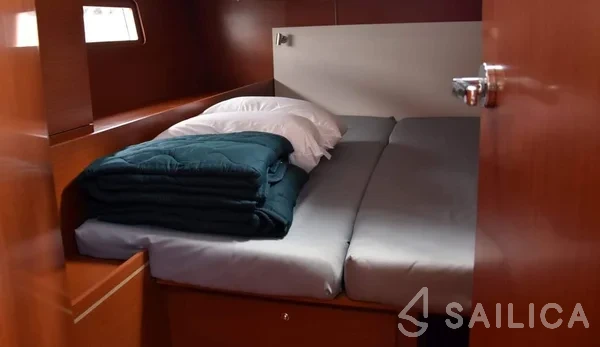 Oceanis 51.1 - Yacht Charter Sailica