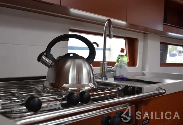 Oceanis 51.1 - Yacht Charter Sailica
