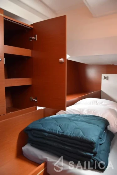 Oceanis 51.1 - Yacht Charter Sailica