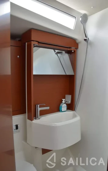 Oceanis 51.1 - Yacht Charter Sailica