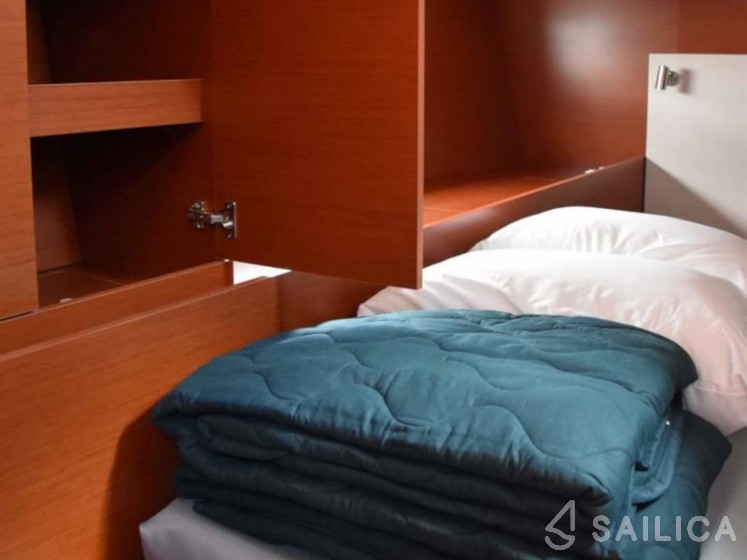 Oceanis 51.1 - Yacht Charter Sailica