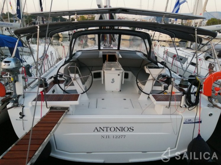 Oceanis 51.1 - Yacht Charter Sailica
