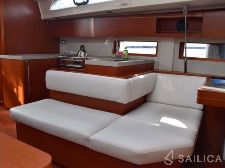 Oceanis 51.1 - Yacht Charter Sailica