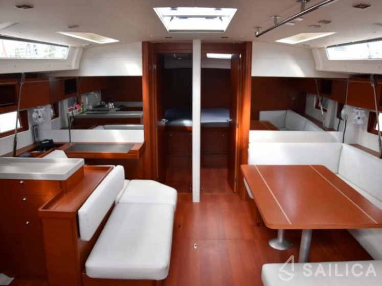 Oceanis 51.1 - Yacht Charter Sailica