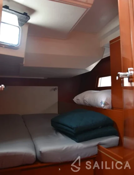 Oceanis 51.1 - Yacht Charter Sailica