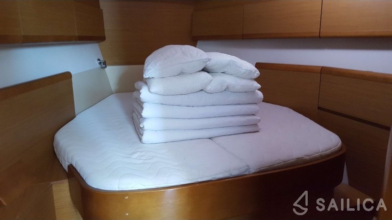Sun Odyssey 45DS - Yacht Charter Sailica