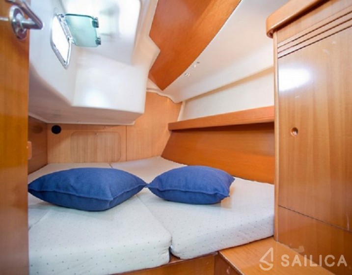 First 40.7 - Yacht Charter Sailica