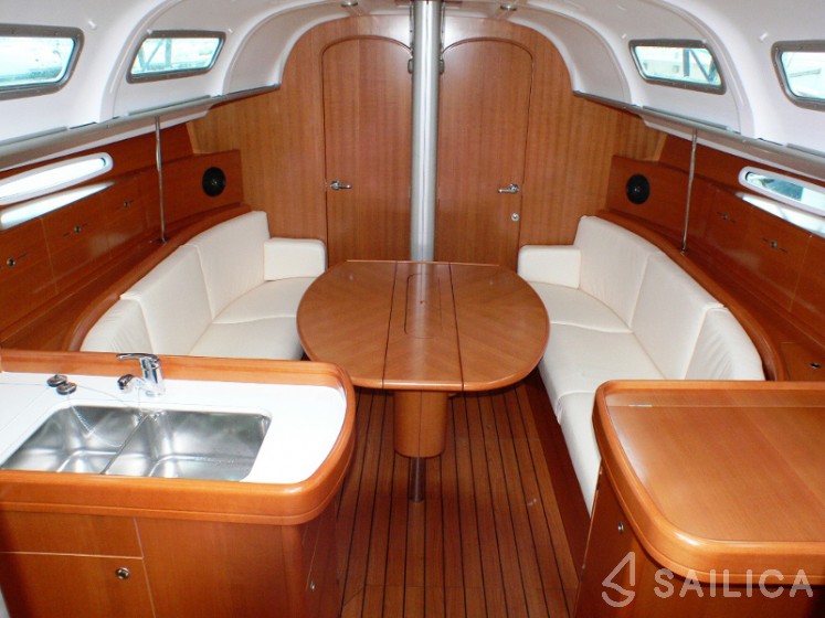 First 40.7 - Yacht Charter Sailica