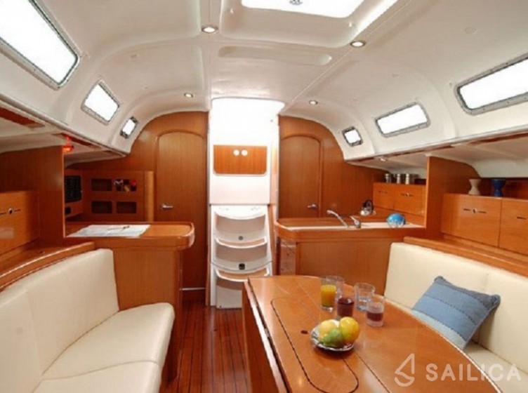 First 40.7 - Yacht Charter Sailica