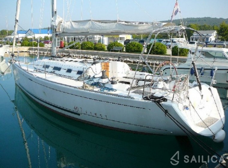 First 40.7 - Yacht Charter Sailica