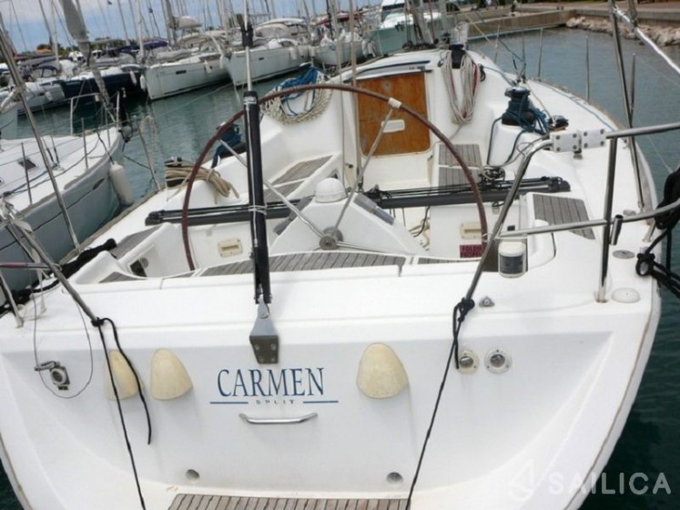 First 40.7 - Yacht Charter Sailica