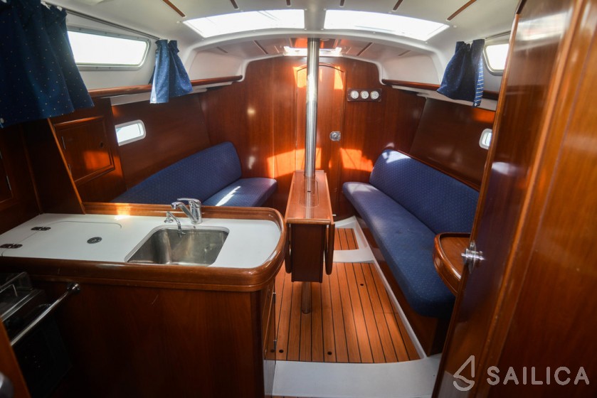 Oceanis 323 Clipper - Yacht Charter Sailica