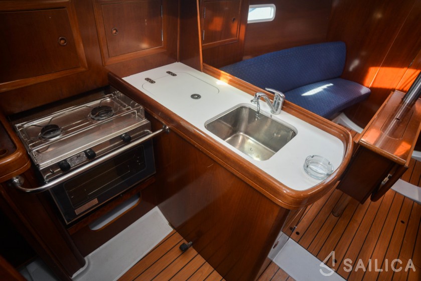 Oceanis 323 Clipper - Yacht Charter Sailica
