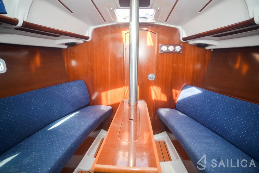 Oceanis 323 Clipper - Yacht Charter Sailica