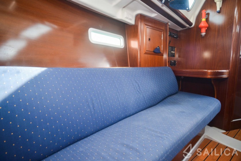 Oceanis 323 Clipper - Yacht Charter Sailica