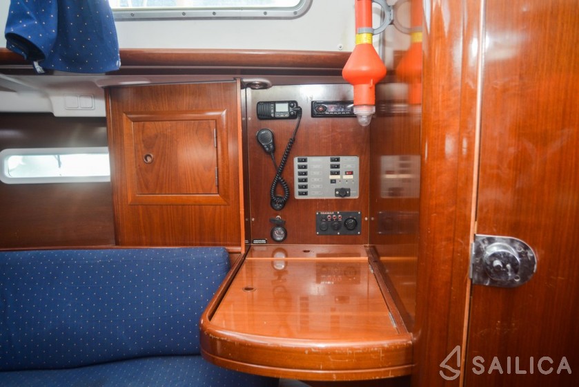 Oceanis 323 Clipper - Yacht Charter Sailica