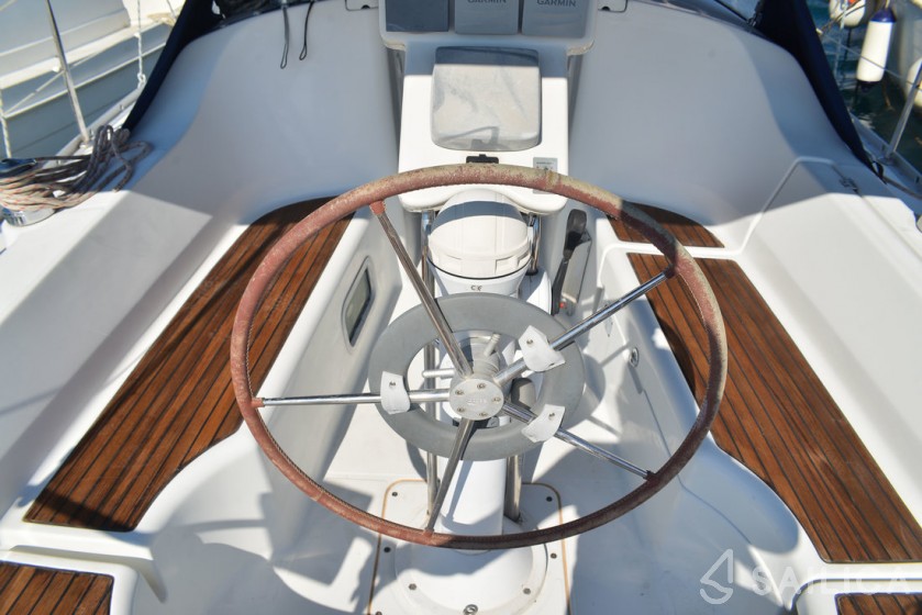 Oceanis 323 Clipper - Yacht Charter Sailica