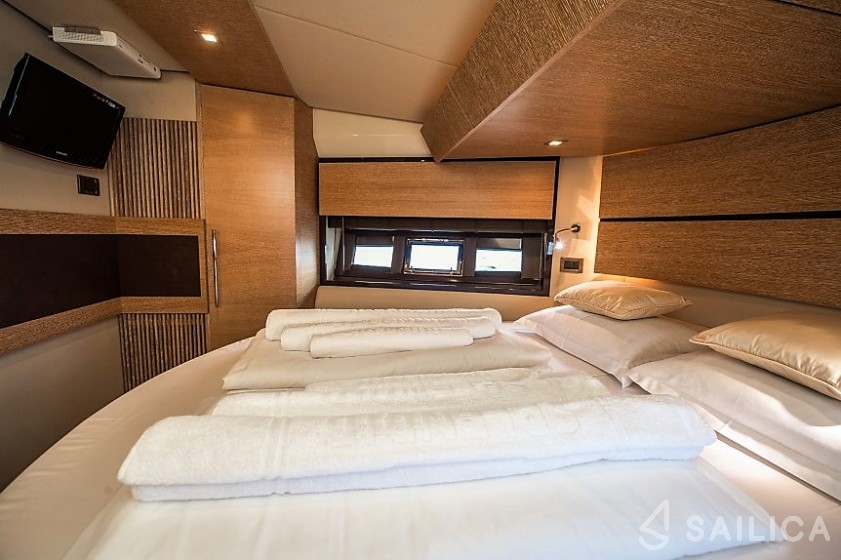 Azimut 47 - Yacht Charter Sailica