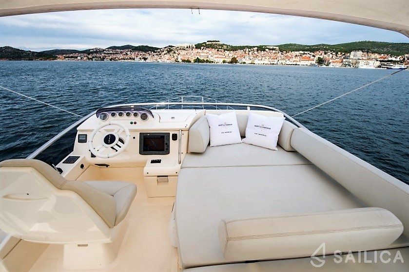 Azimut 47 - Yacht Charter Sailica