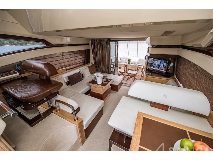Azimut 47 - Yacht Charter Sailica