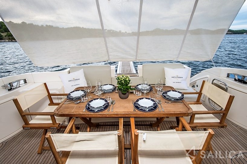 Azimut 47 - Yacht Charter Sailica