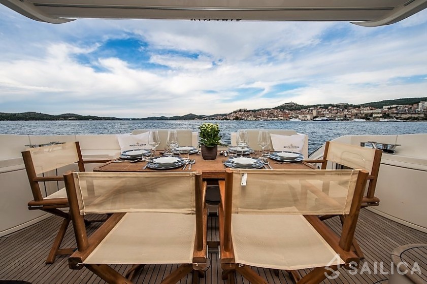 Azimut 47 - Yacht Charter Sailica