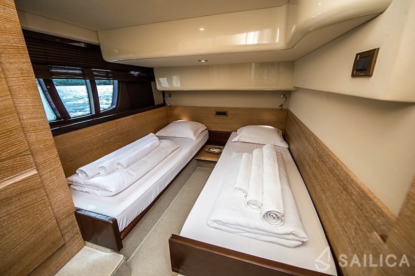 Azimut 47 - Yacht Charter Sailica