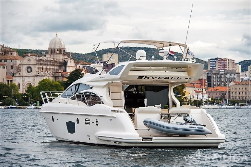 Azimut 47 - Yacht Charter Sailica