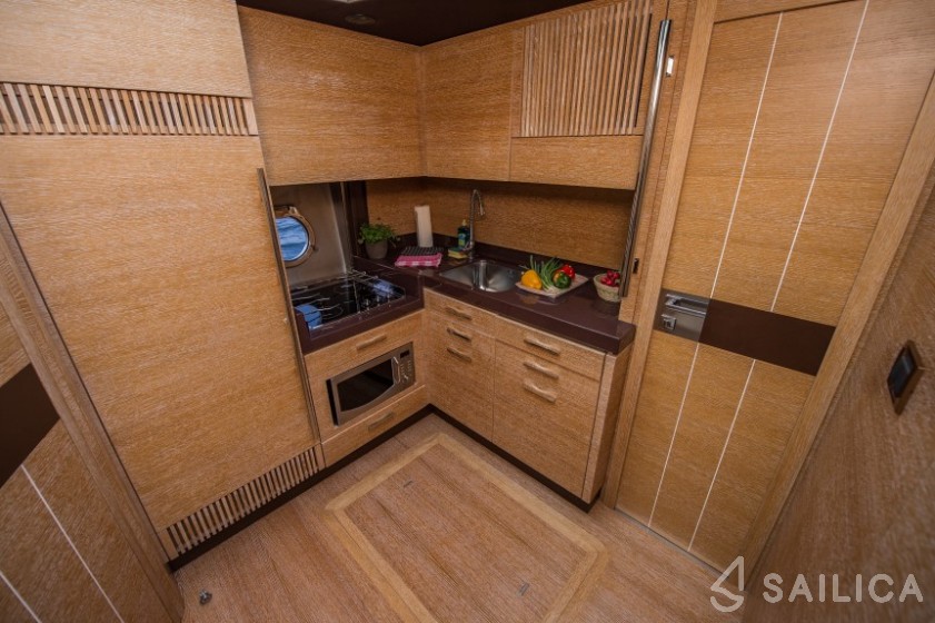 Azimut 47 - Yacht Charter Sailica
