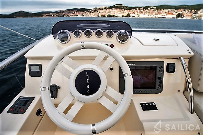 Azimut 47 - Yacht Charter Sailica