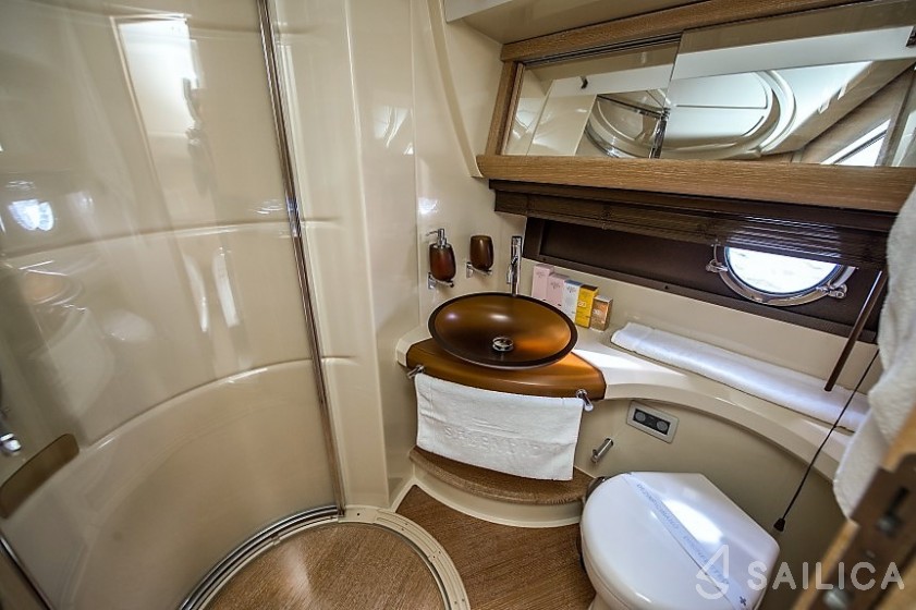 Azimut 47 - Yacht Charter Sailica