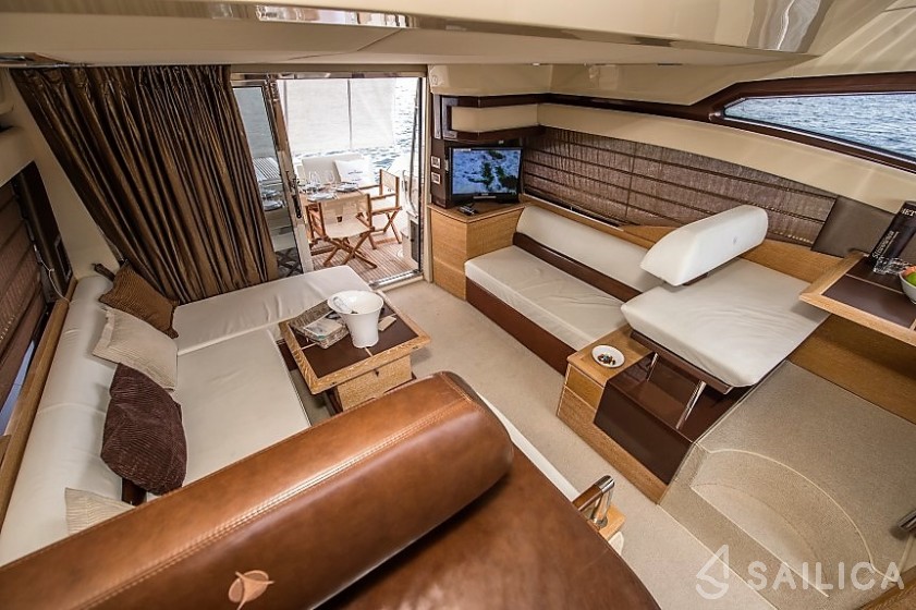 Azimut 47 - Yacht Charter Sailica