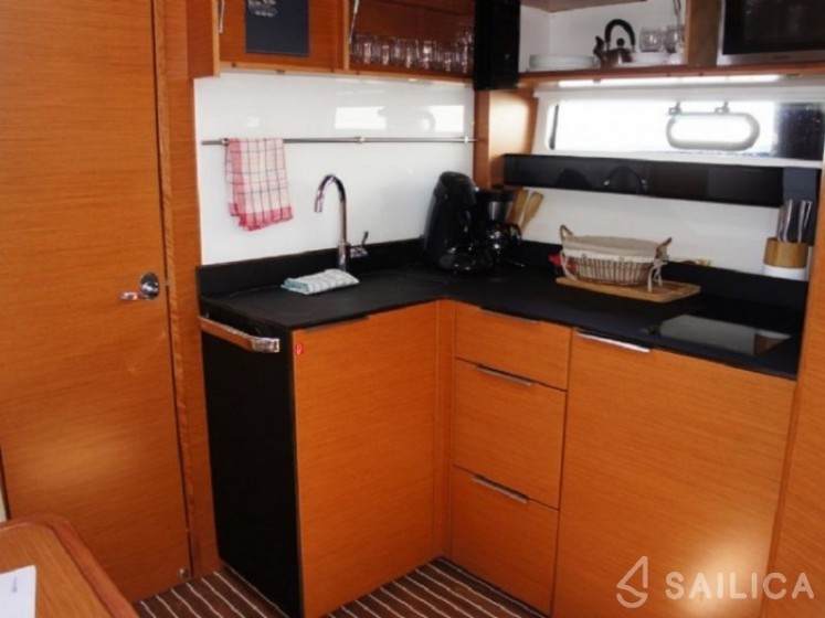 Bavaria 400 Coupe - Yacht Charter Sailica