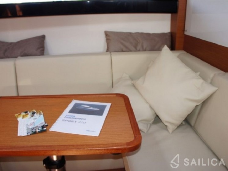Bavaria 400 Coupe - Yacht Charter Sailica