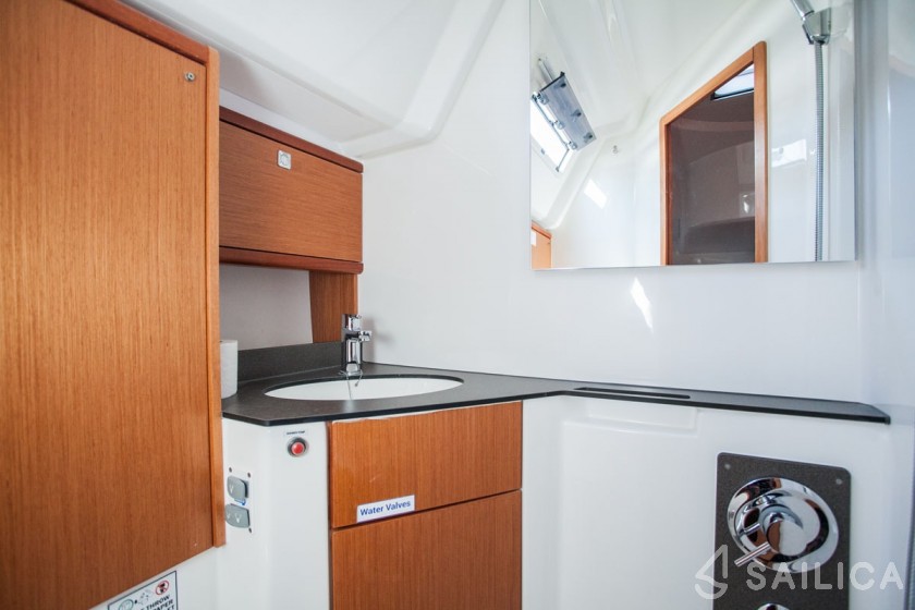 Bavaria 46 Cruiser - Yacht Charter Sailica